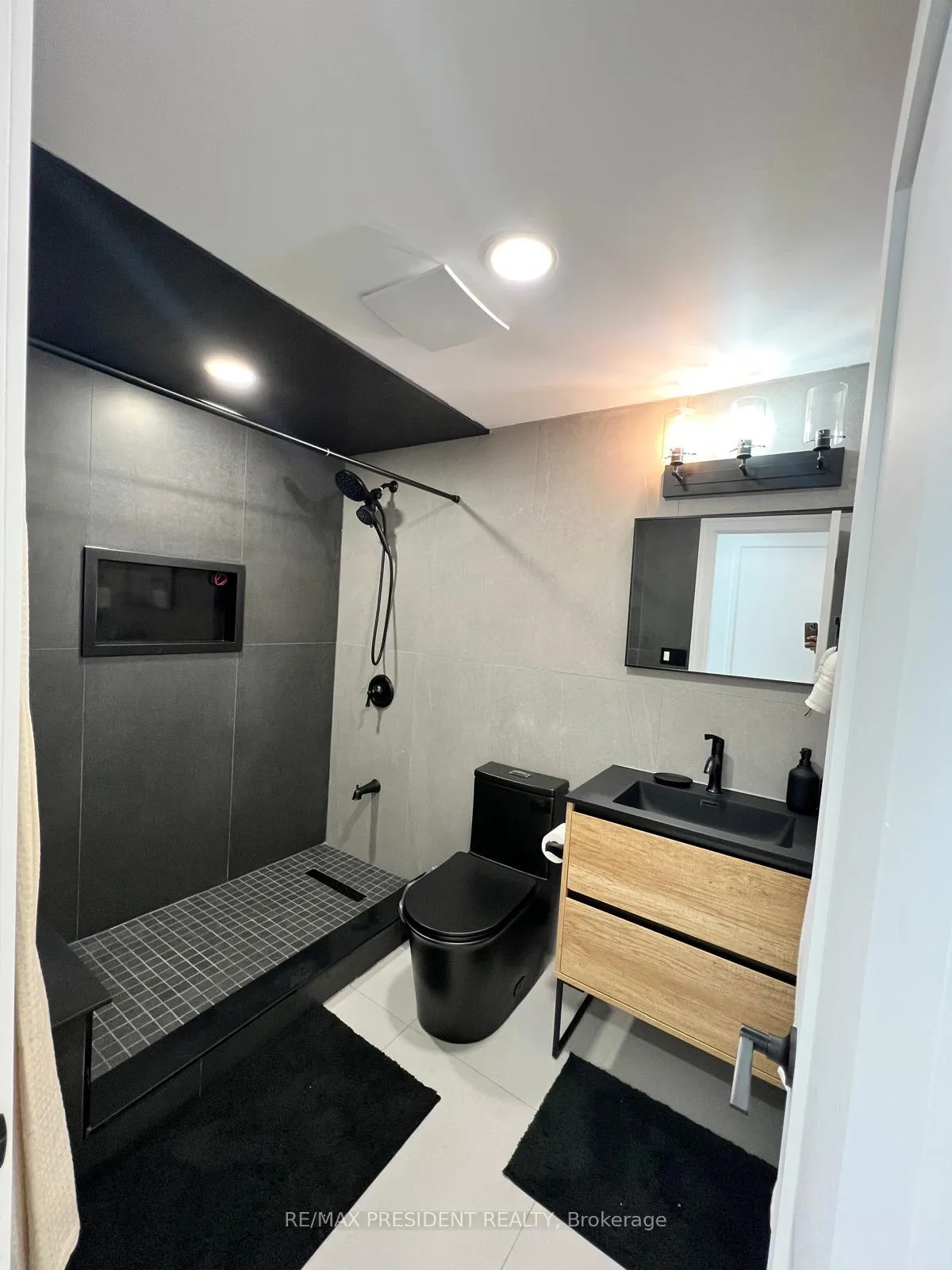 Photo 13 of Unit 1, 27 Drayton Crescent, Brampton, Southgate — HOMEH