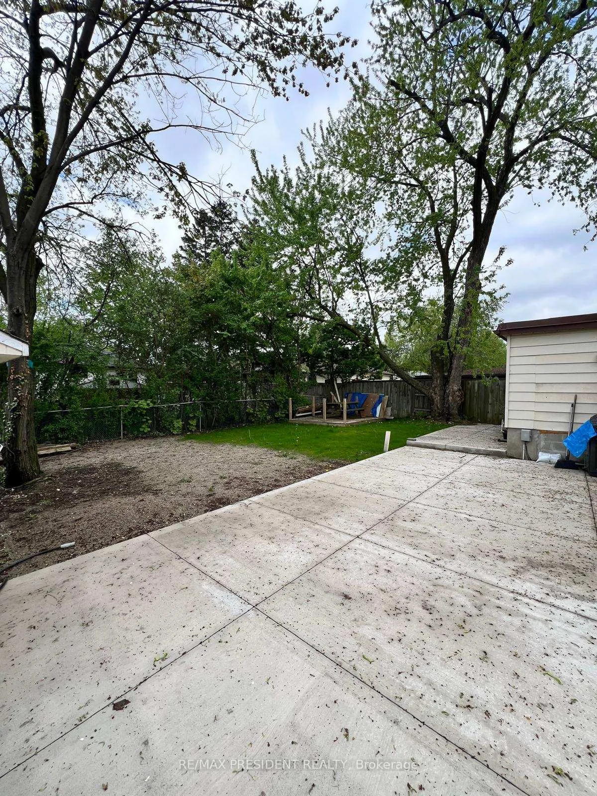 Photo 27 of Unit 1, 27 Drayton Crescent, Brampton, Southgate — HOMEH