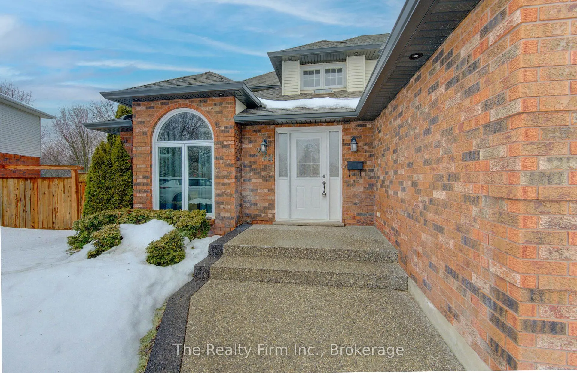 Photo 2 of 224 Brembel Court, Kitchener — HOMEH