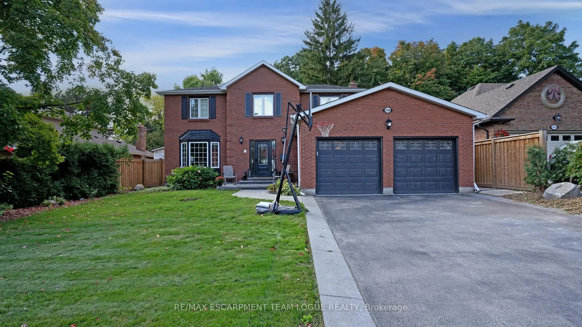 Photo 2 of 2016 Headon Forest Drive, Burlington, Headon — HOMEH