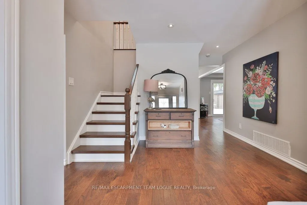 Photo 6 of 2016 Headon Forest Drive, Burlington, Headon — HOMEH