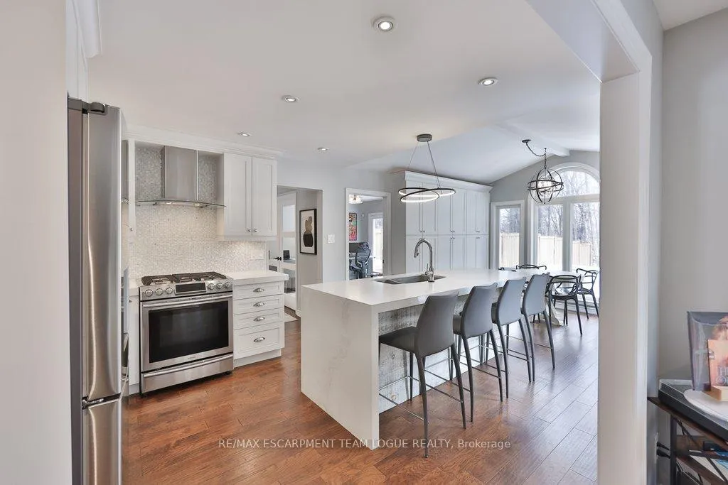 Photo 10 of 2016 Headon Forest Drive, Burlington, Headon — HOMEH