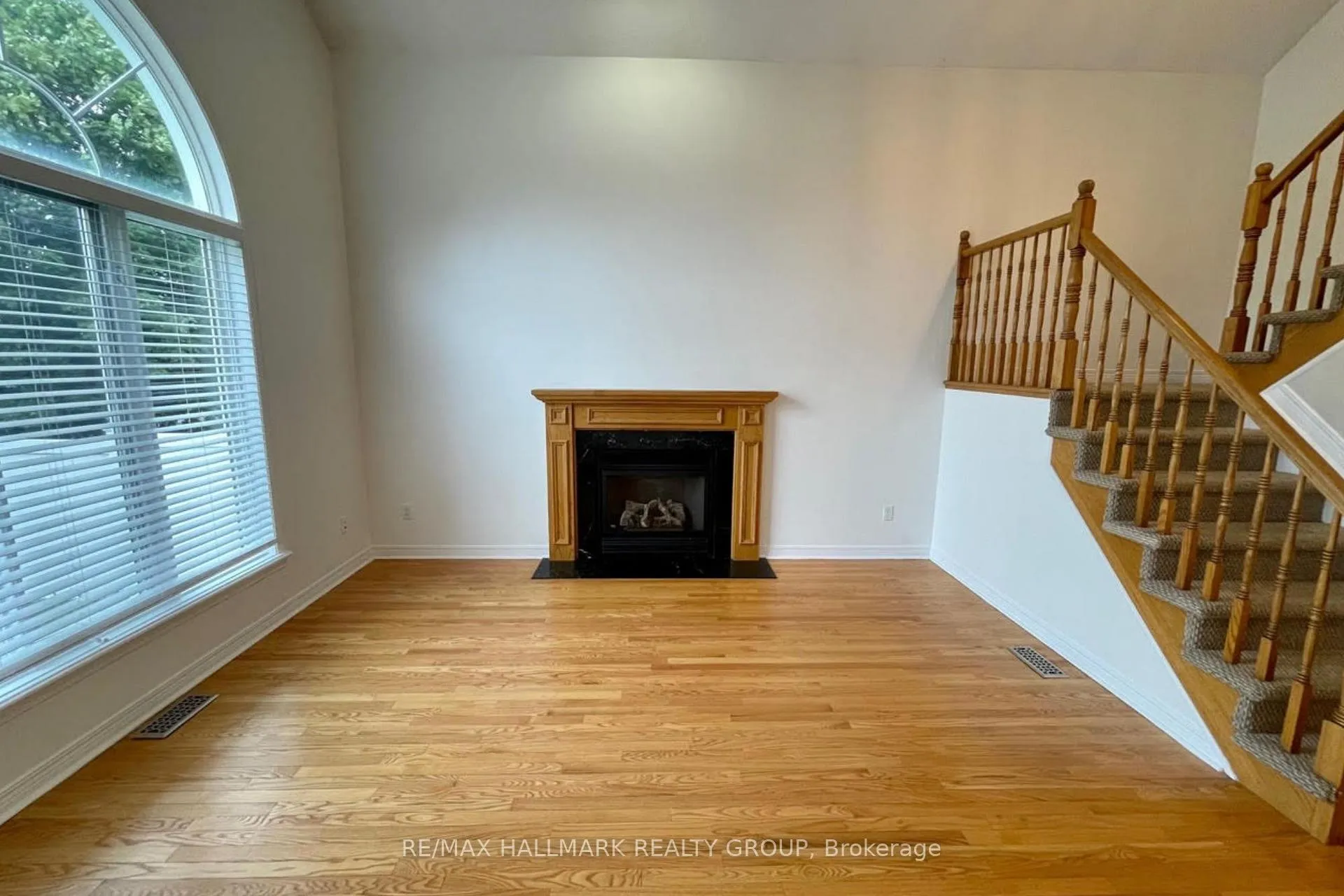 Photo 4 of 45 Rialto Way, Ottawa, Hunt Club Park/Greenboro — HOMEH