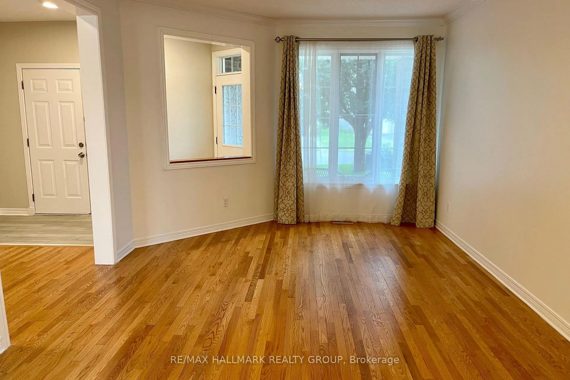 Photo 5 of 45 Rialto Way, Ottawa, Hunt Club Park/Greenboro — HOMEH
