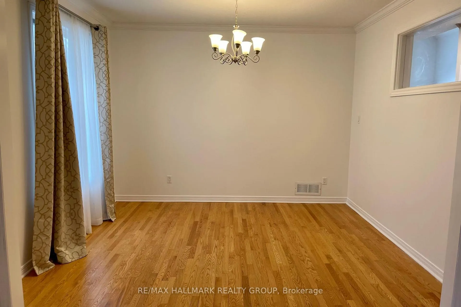 Photo 6 of 45 Rialto Way, Ottawa, Hunt Club Park/Greenboro — HOMEH