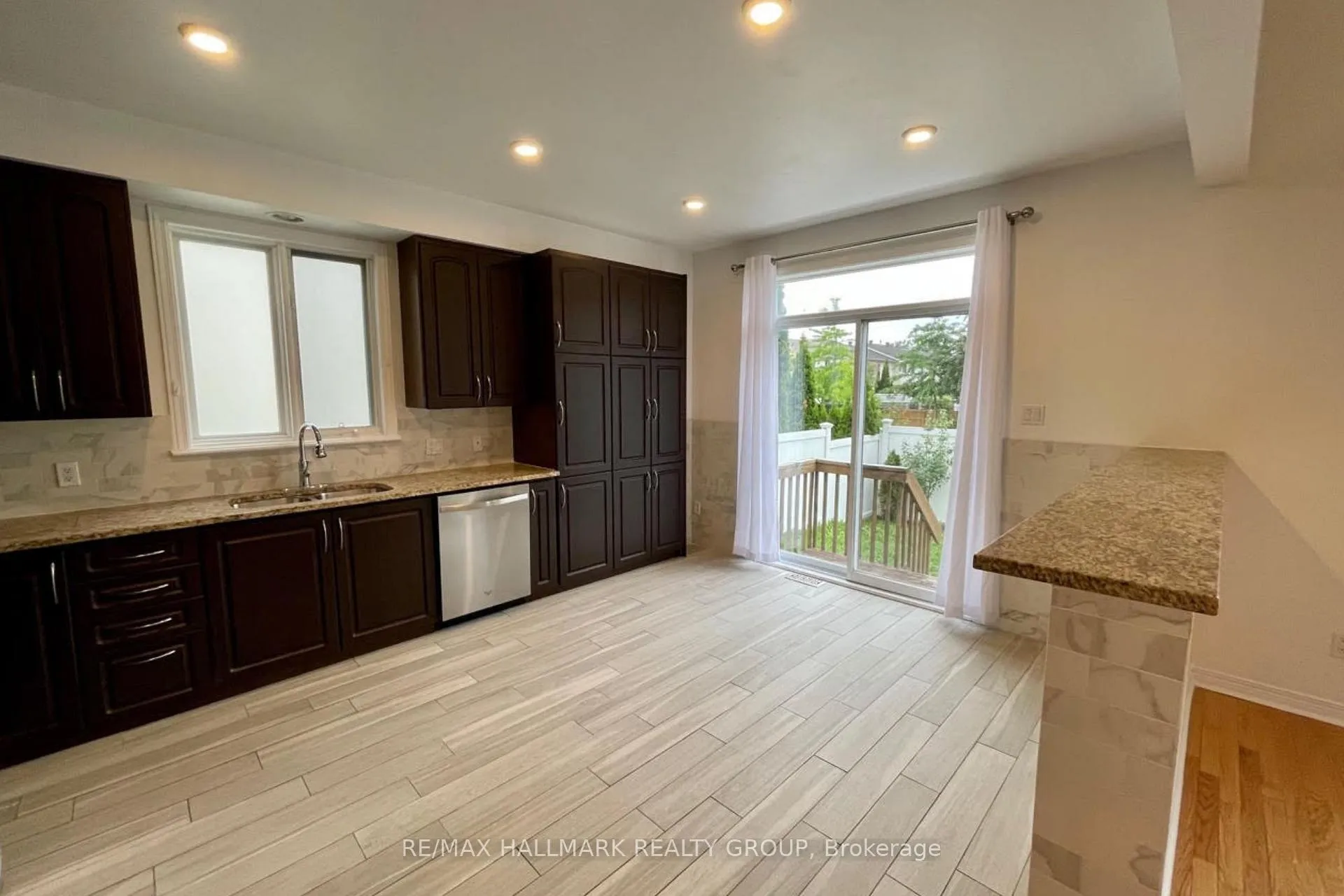 Photo 9 of 45 Rialto Way, Ottawa, Hunt Club Park/Greenboro — HOMEH