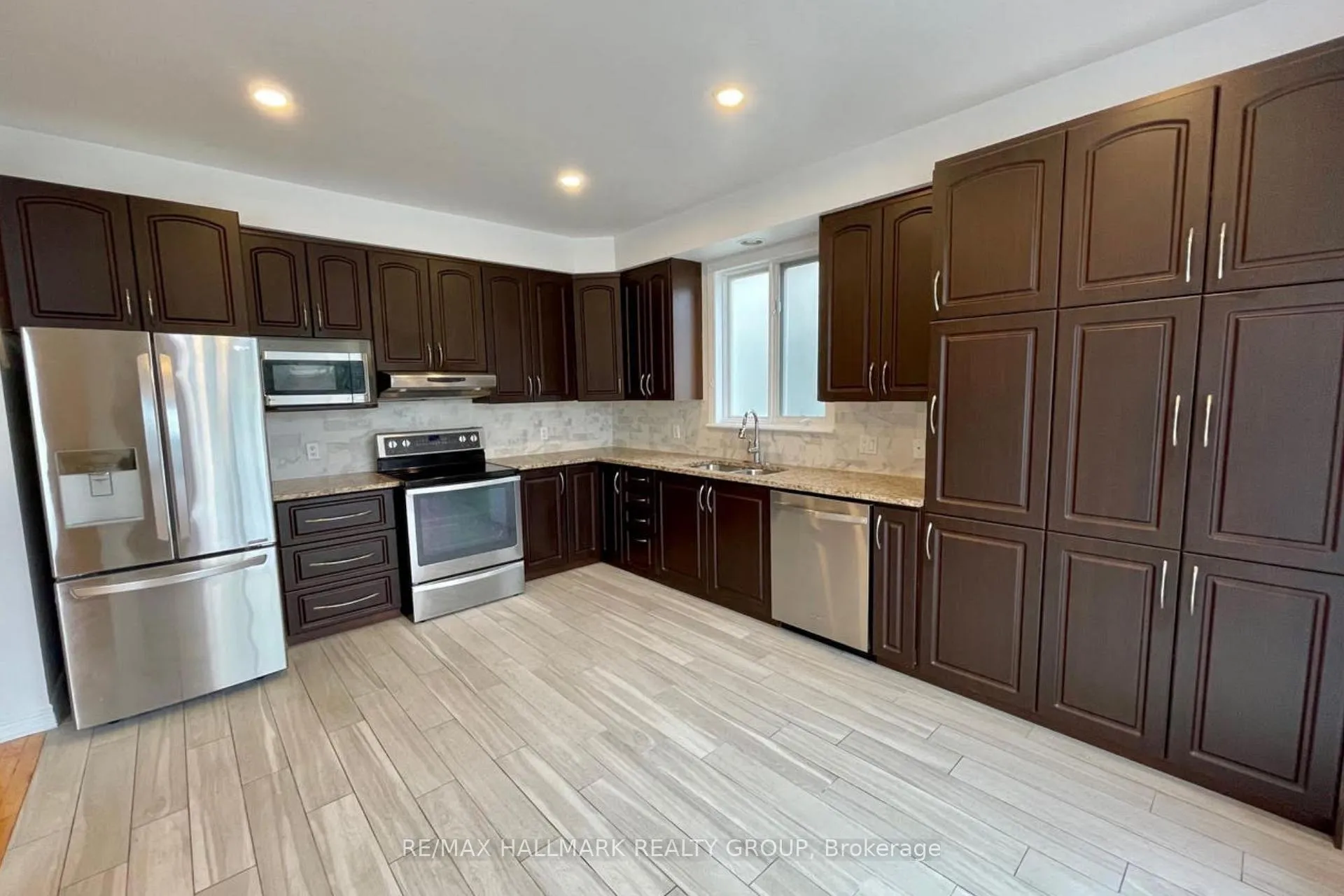 Photo 10 of 45 Rialto Way, Ottawa, Hunt Club Park/Greenboro — HOMEH