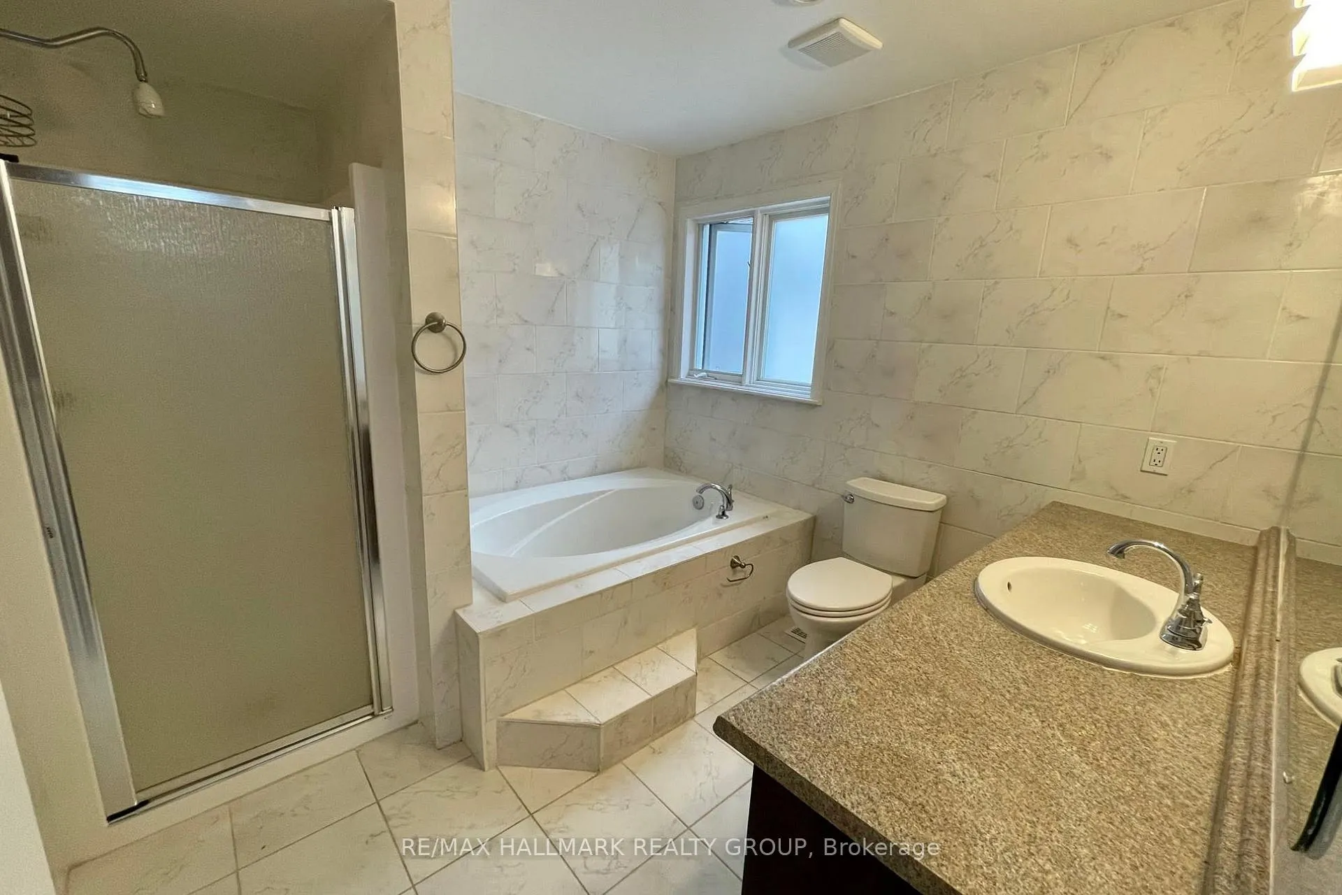 Photo 17 of 45 Rialto Way, Ottawa, Hunt Club Park/Greenboro — HOMEH