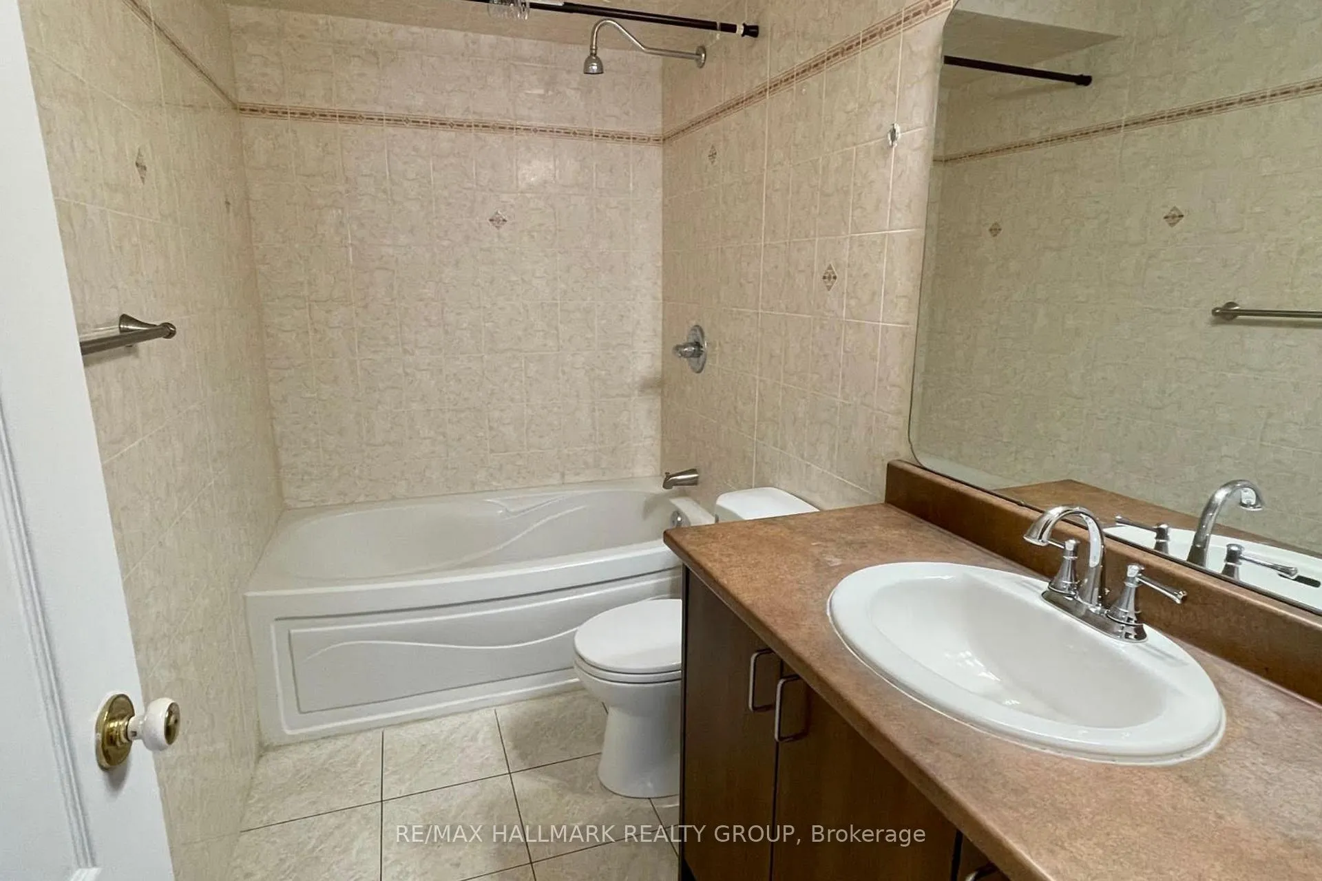 Photo 20 of 45 Rialto Way, Ottawa, Hunt Club Park/Greenboro — HOMEH