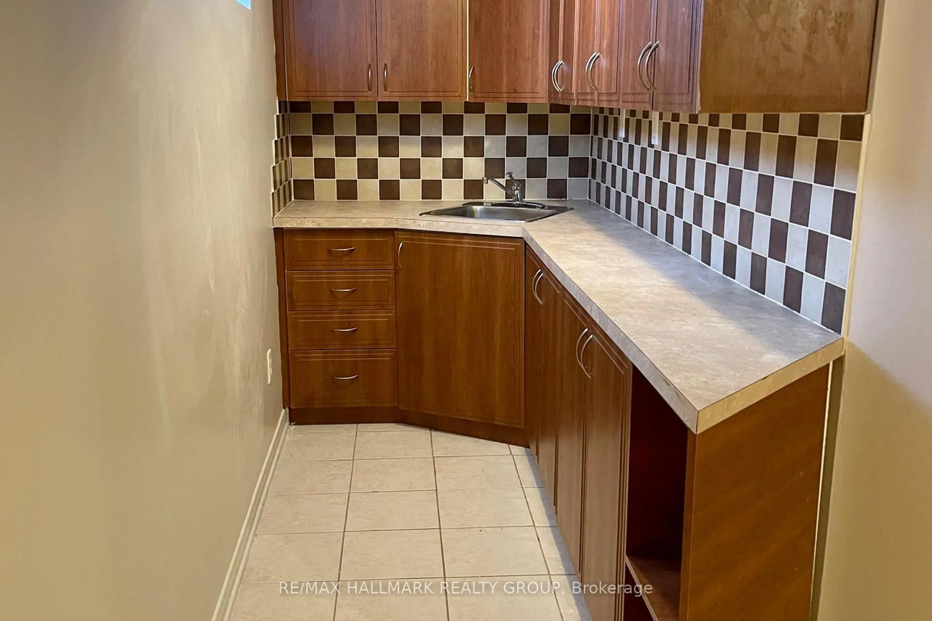 Photo 23 of 45 Rialto Way, Ottawa, Hunt Club Park/Greenboro — HOMEH