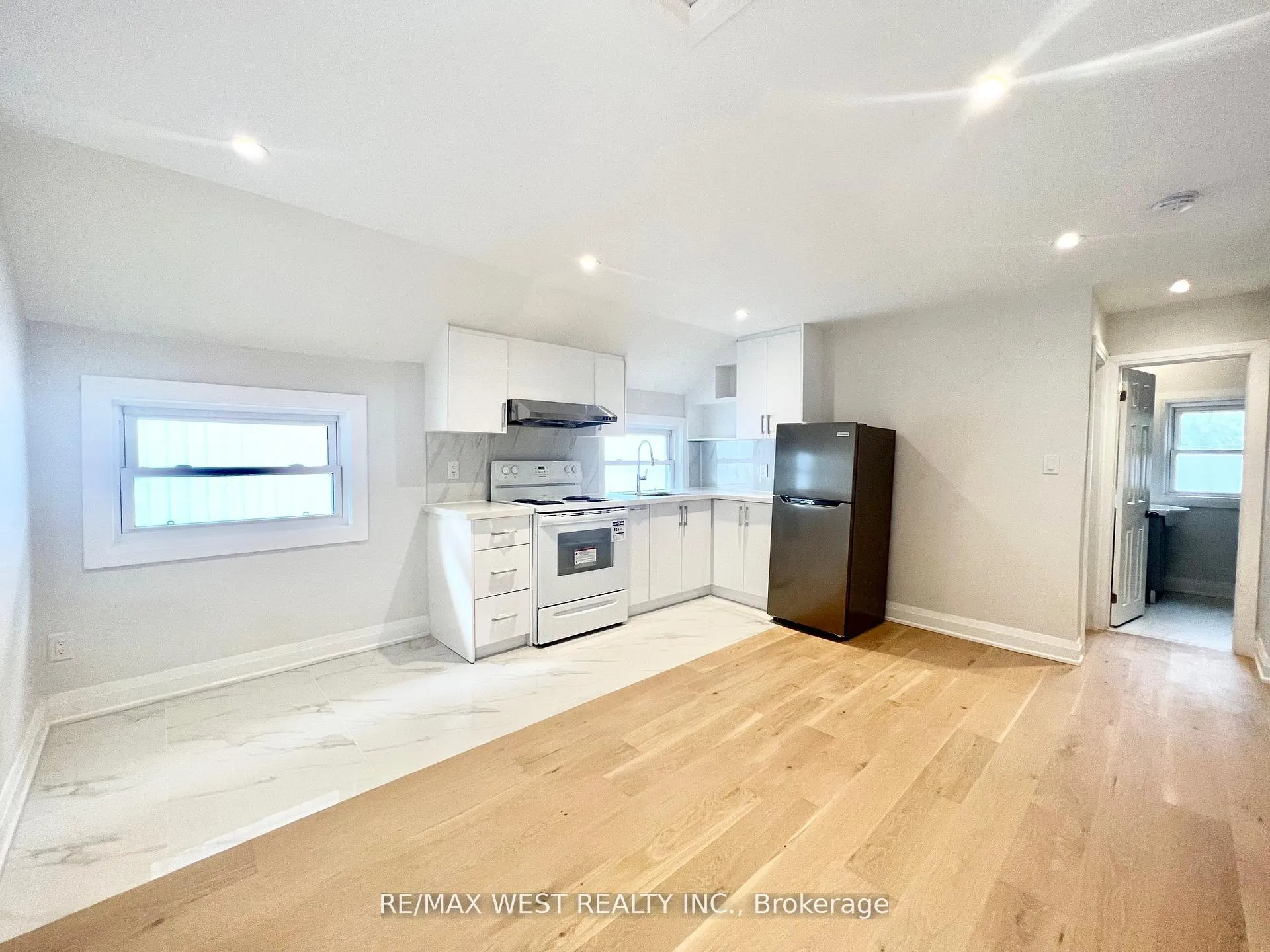 Front of Unit 2nd Flr, 4 Sutherland Avenue