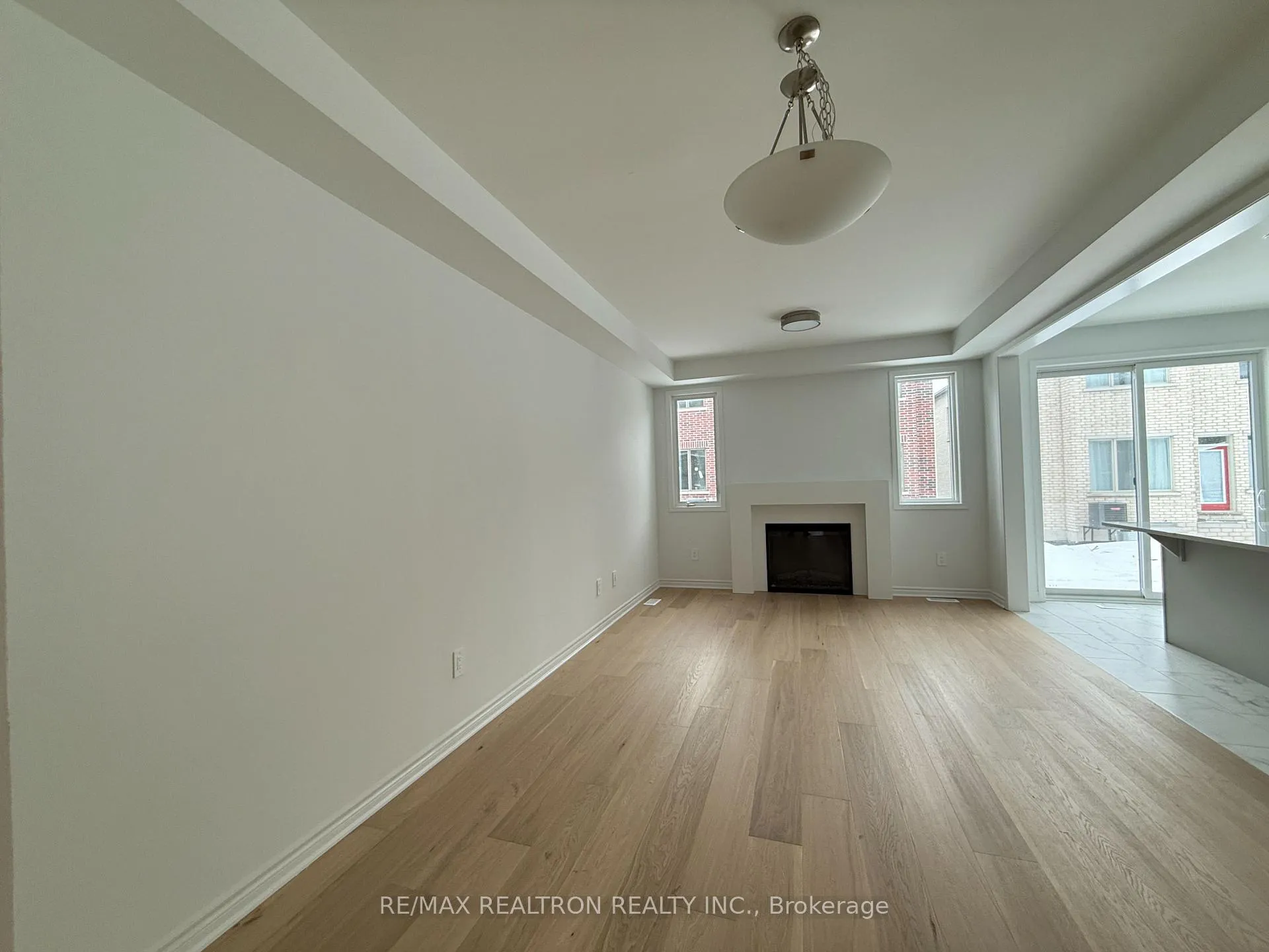 Photo 5 of 21 Moss Drive, Markham, Rural Markham — HOMEH