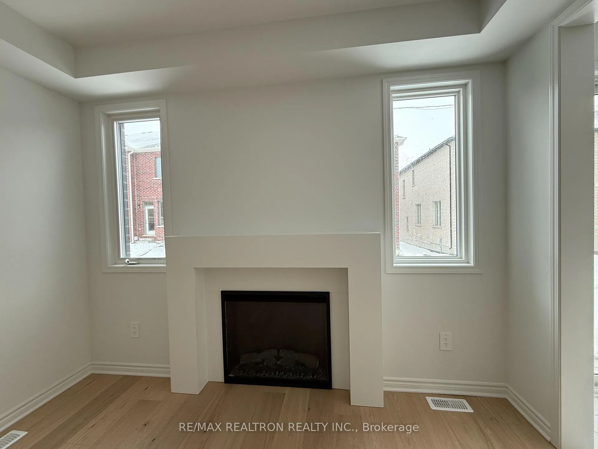 Photo 6 of 21 Moss Drive, Markham, Rural Markham — HOMEH