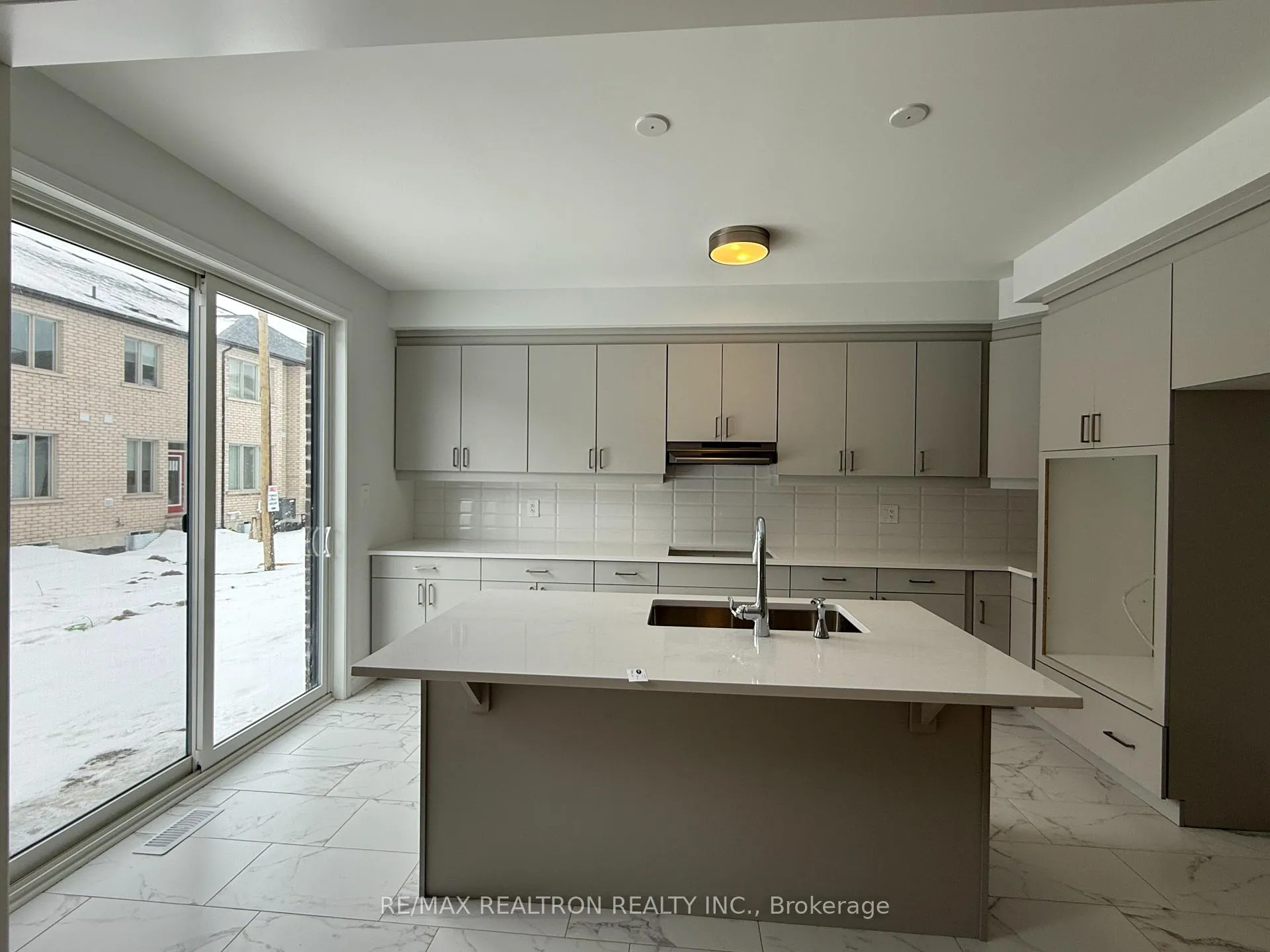 Photo 7 of 21 Moss Drive, Markham, Rural Markham — HOMEH