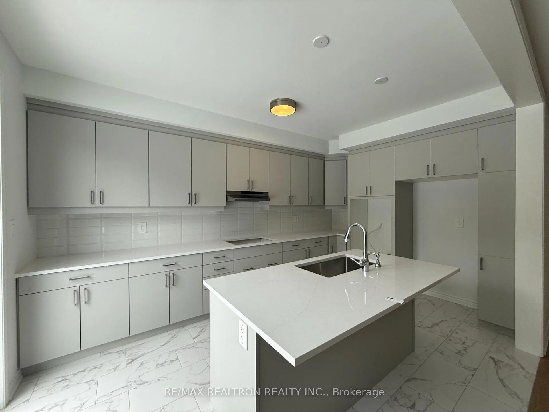 Photo 8 of 21 Moss Drive, Markham, Rural Markham — HOMEH