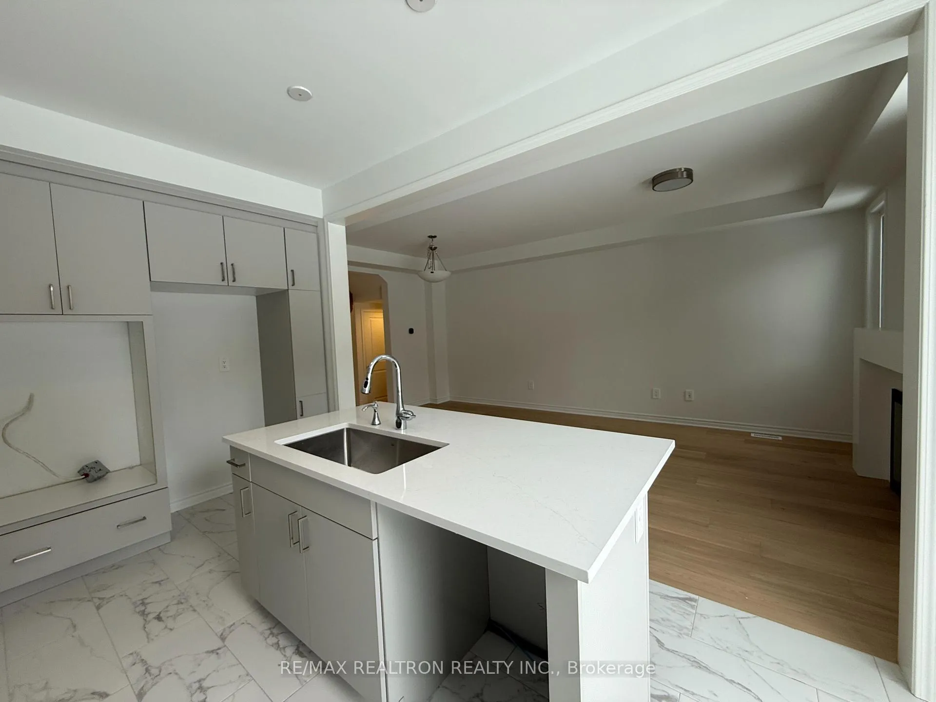 Photo 9 of 21 Moss Drive, Markham, Rural Markham — HOMEH