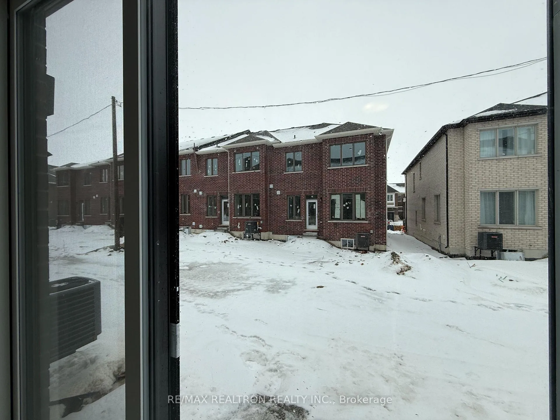 Photo 10 of 21 Moss Drive, Markham, Rural Markham — HOMEH