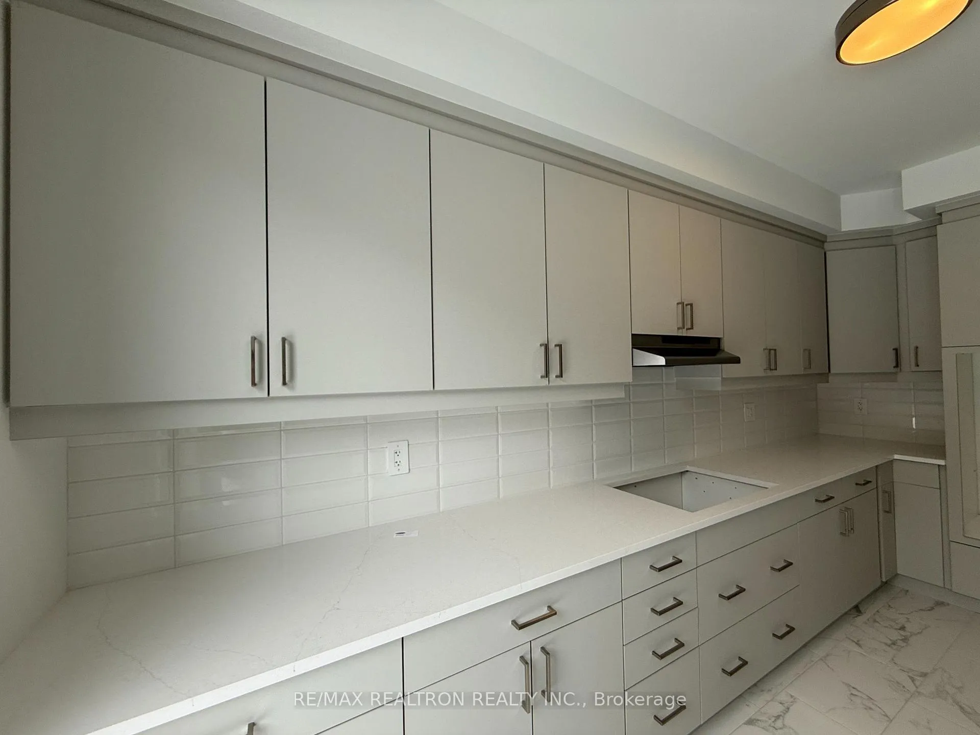 Photo 12 of 21 Moss Drive, Markham, Rural Markham — HOMEH