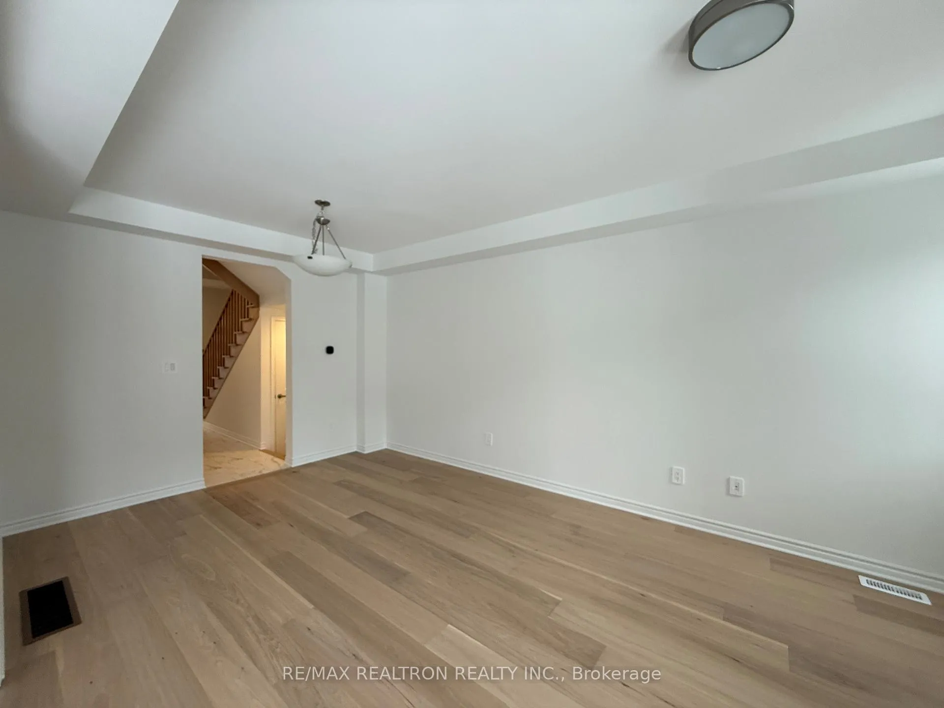 Photo 14 of 21 Moss Drive, Markham, Rural Markham — HOMEH