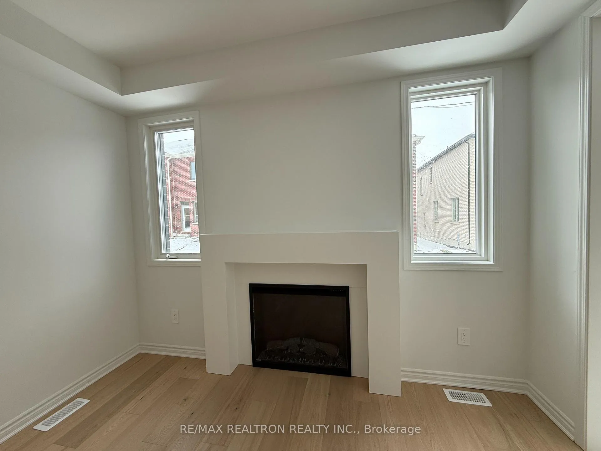 Photo 15 of 21 Moss Drive, Markham, Rural Markham — HOMEH