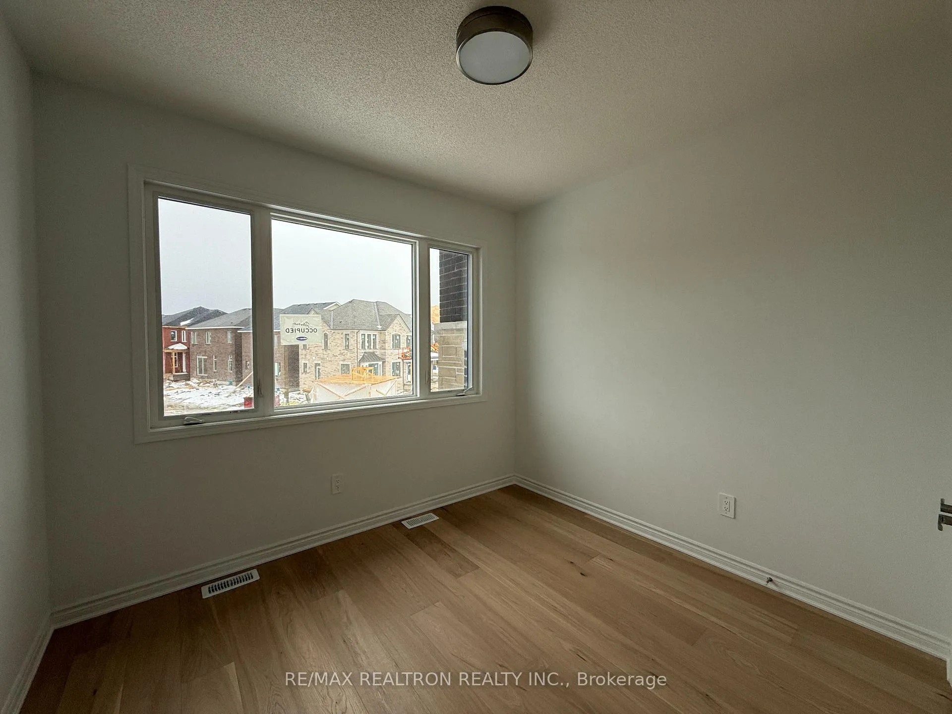 Photo 16 of 21 Moss Drive, Markham, Rural Markham — HOMEH