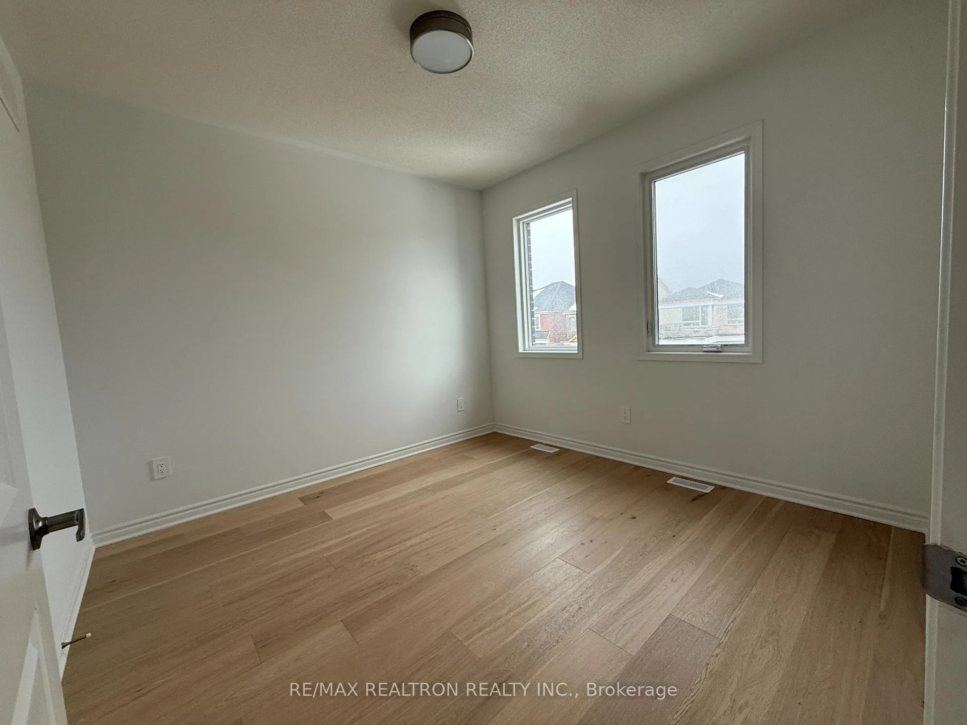 Photo 17 of 21 Moss Drive, Markham, Rural Markham — HOMEH