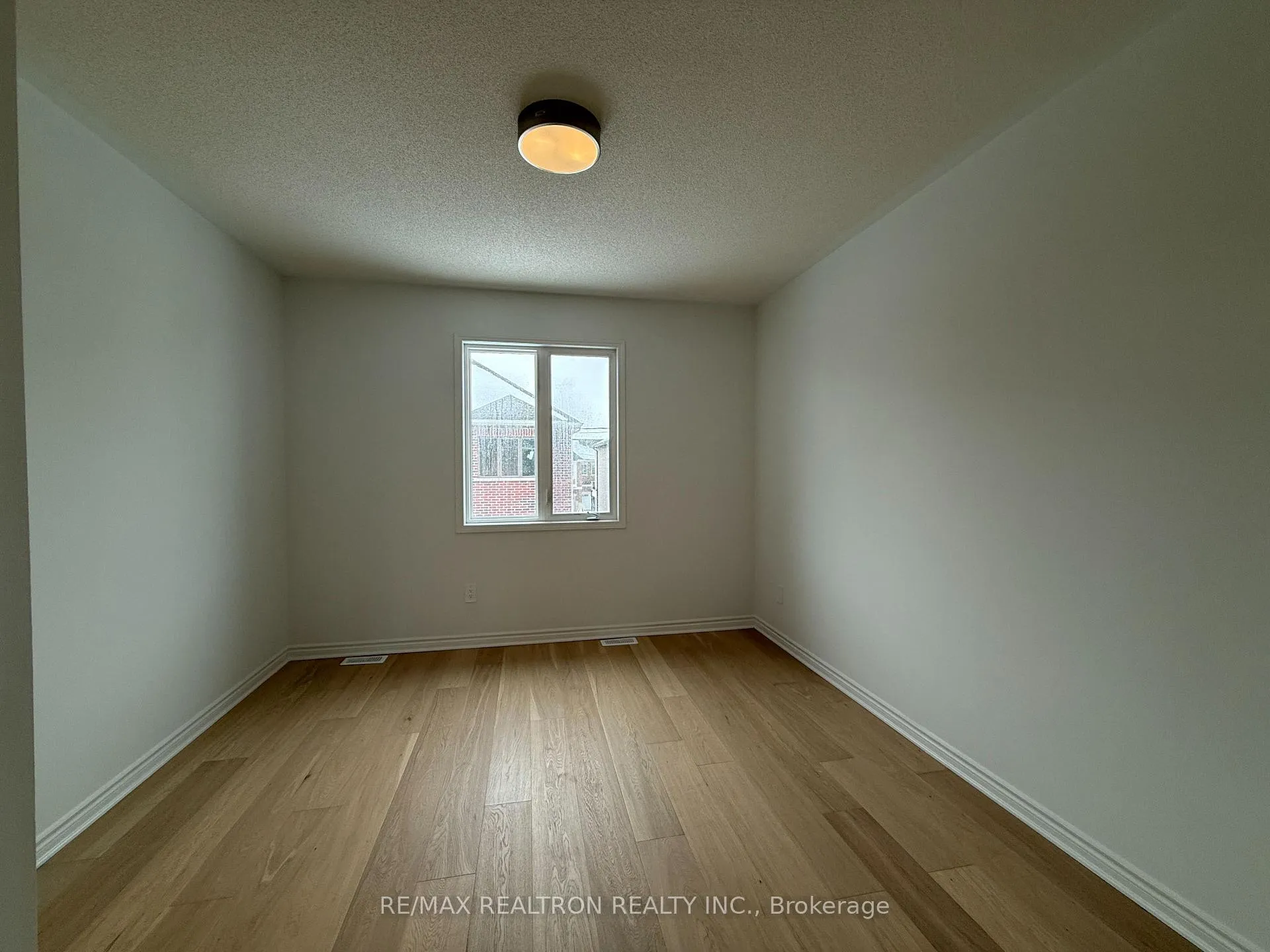 Photo 18 of 21 Moss Drive, Markham, Rural Markham — HOMEH