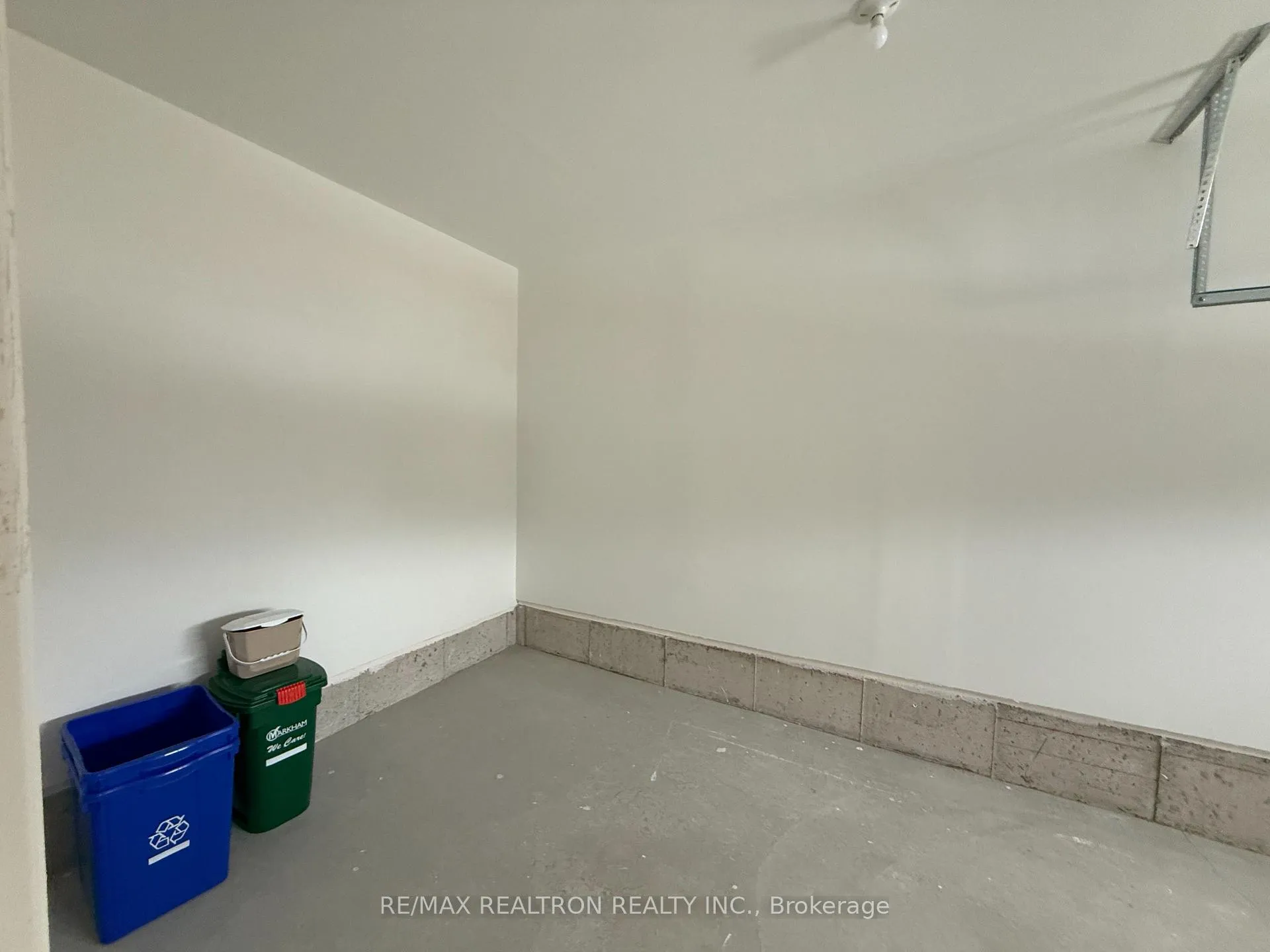 Photo 25 of 21 Moss Drive, Markham, Rural Markham — HOMEH