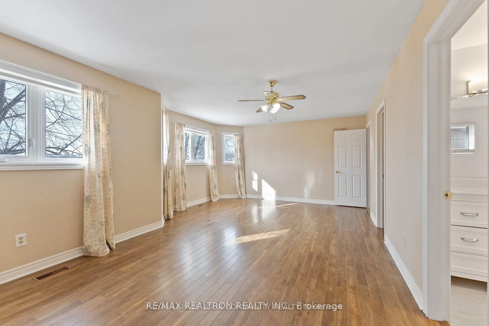 Photo 7 of 115 James Street, Barrie, Ardagh — HOMEH