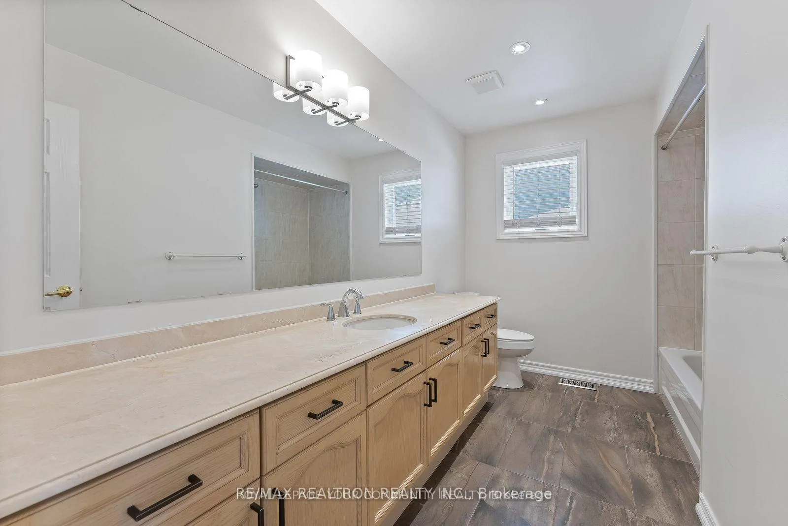 Photo 9 of 115 James Street, Barrie, Ardagh — HOMEH