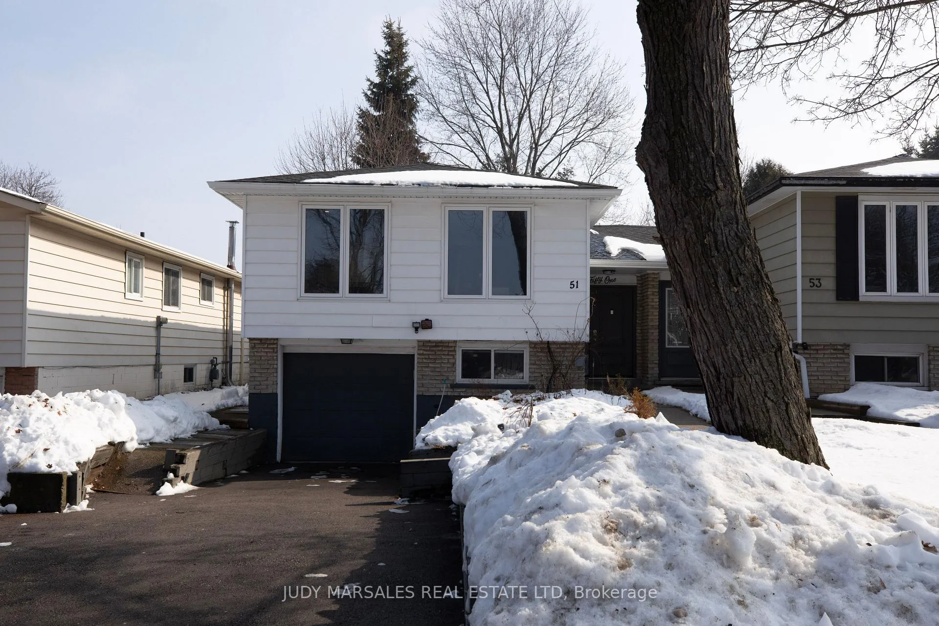 Photo 2 of 51 Fonthill Road, Hamilton, Fessenden — HOMEH