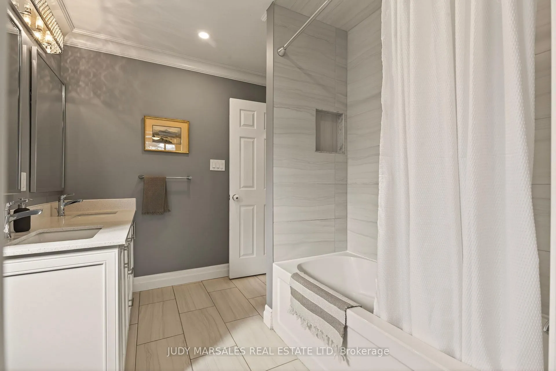 Photo 21 of 51 Fonthill Road, Hamilton, Fessenden — HOMEH