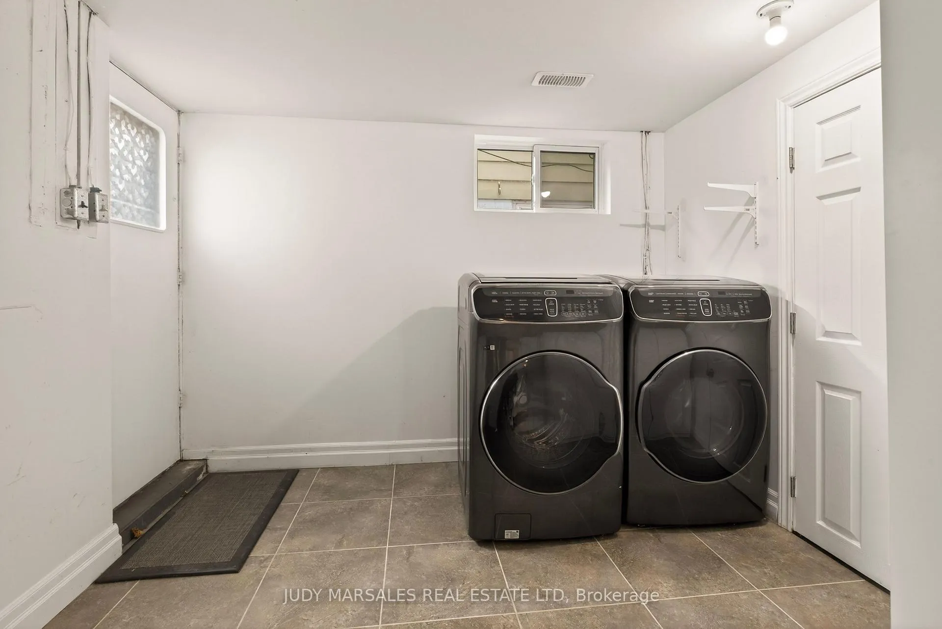 Photo 35 of 51 Fonthill Road, Hamilton, Fessenden — HOMEH