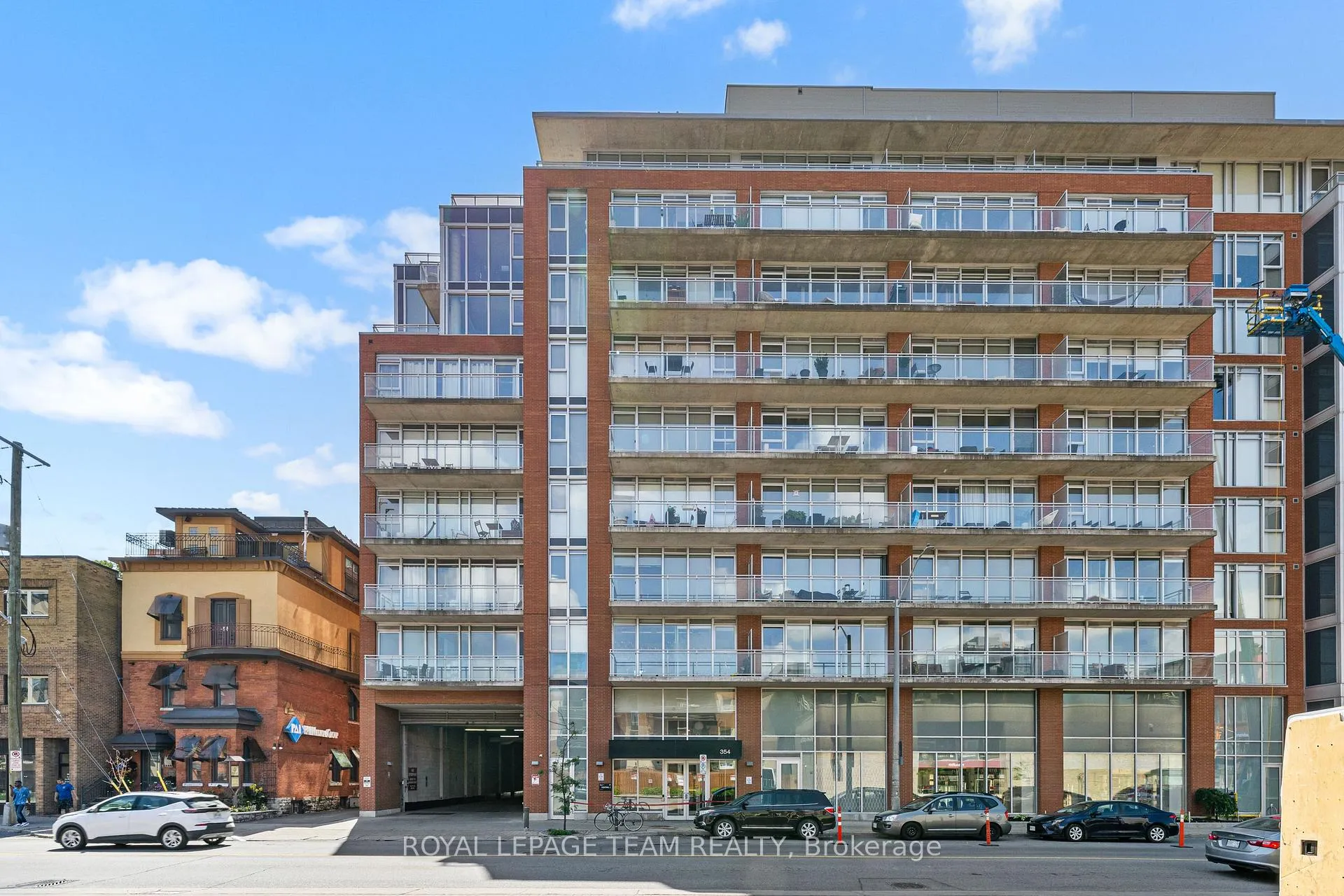 Front of Unit 608, 354 Gladstone Avenue