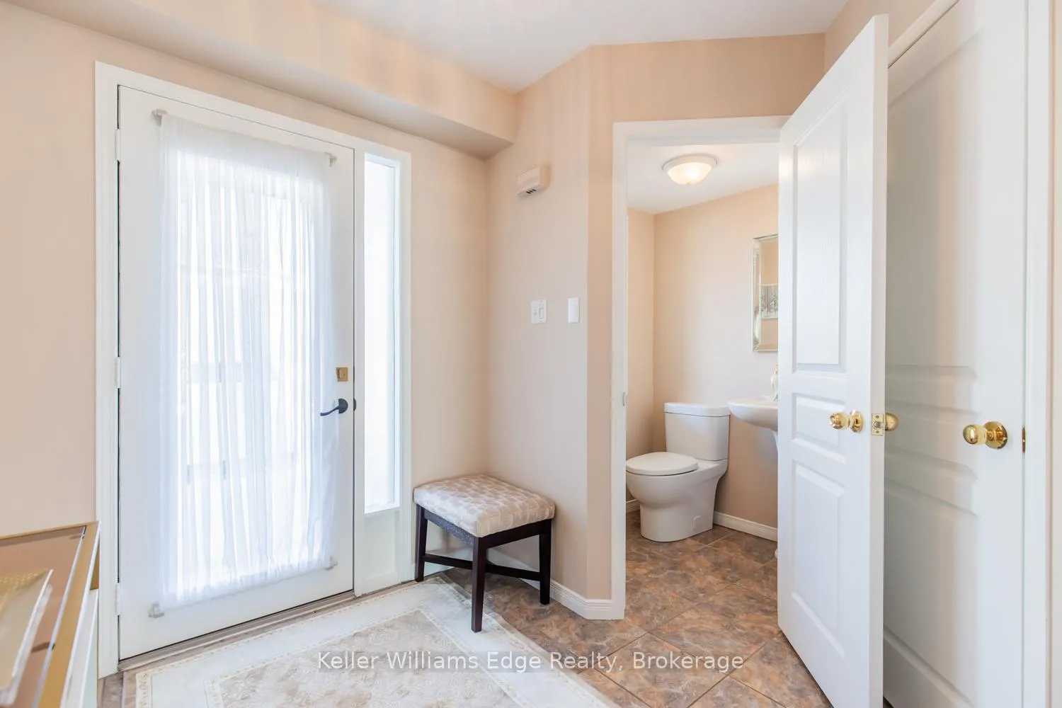 Photo 3 of Unit 2, 188 Livingston Avenue, Grimsby, Grimsby West — HOMEH
