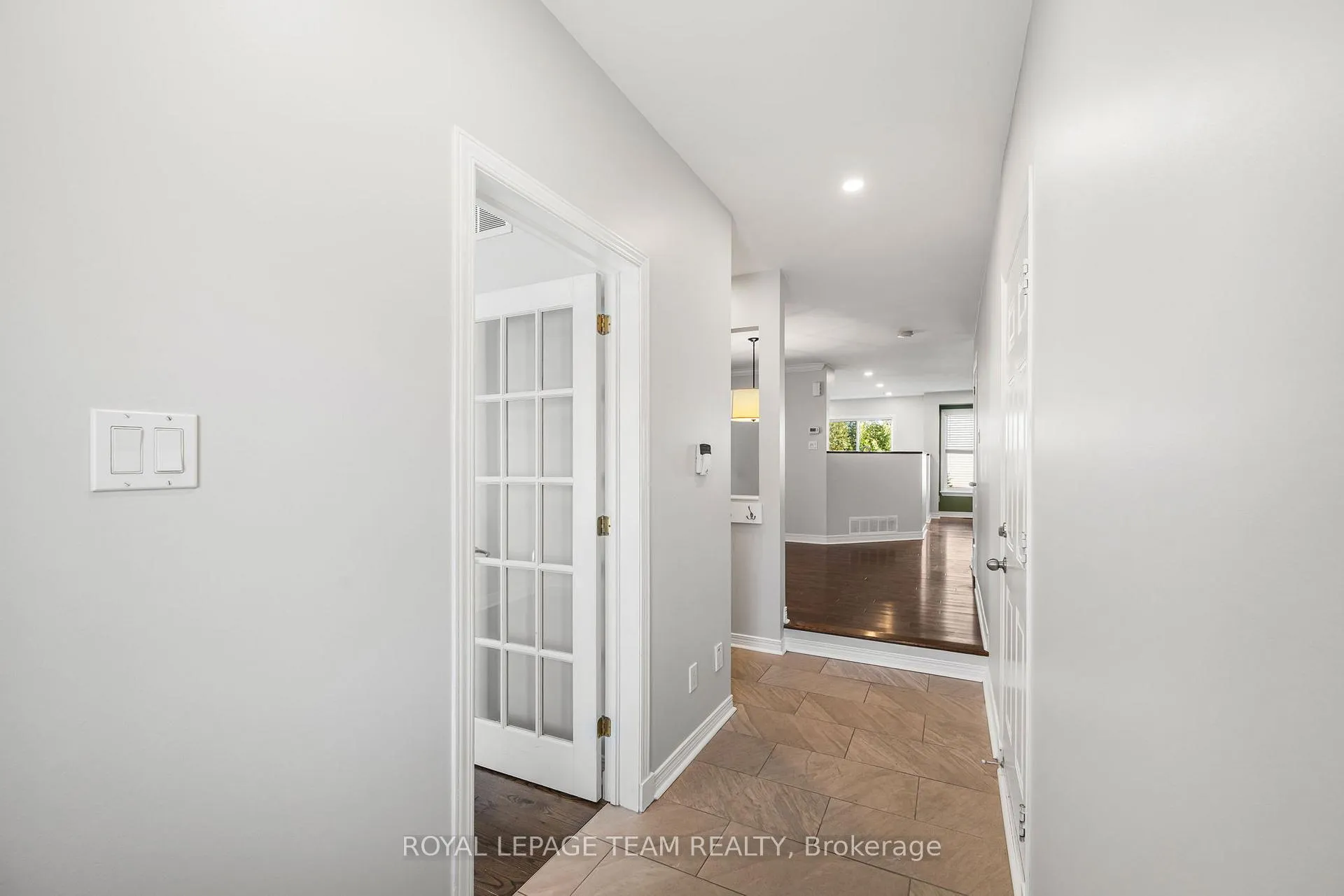 Photo 3 of 7 San Mateo Drive, Ottawa, Barrhaven - Longfields — HOMEH