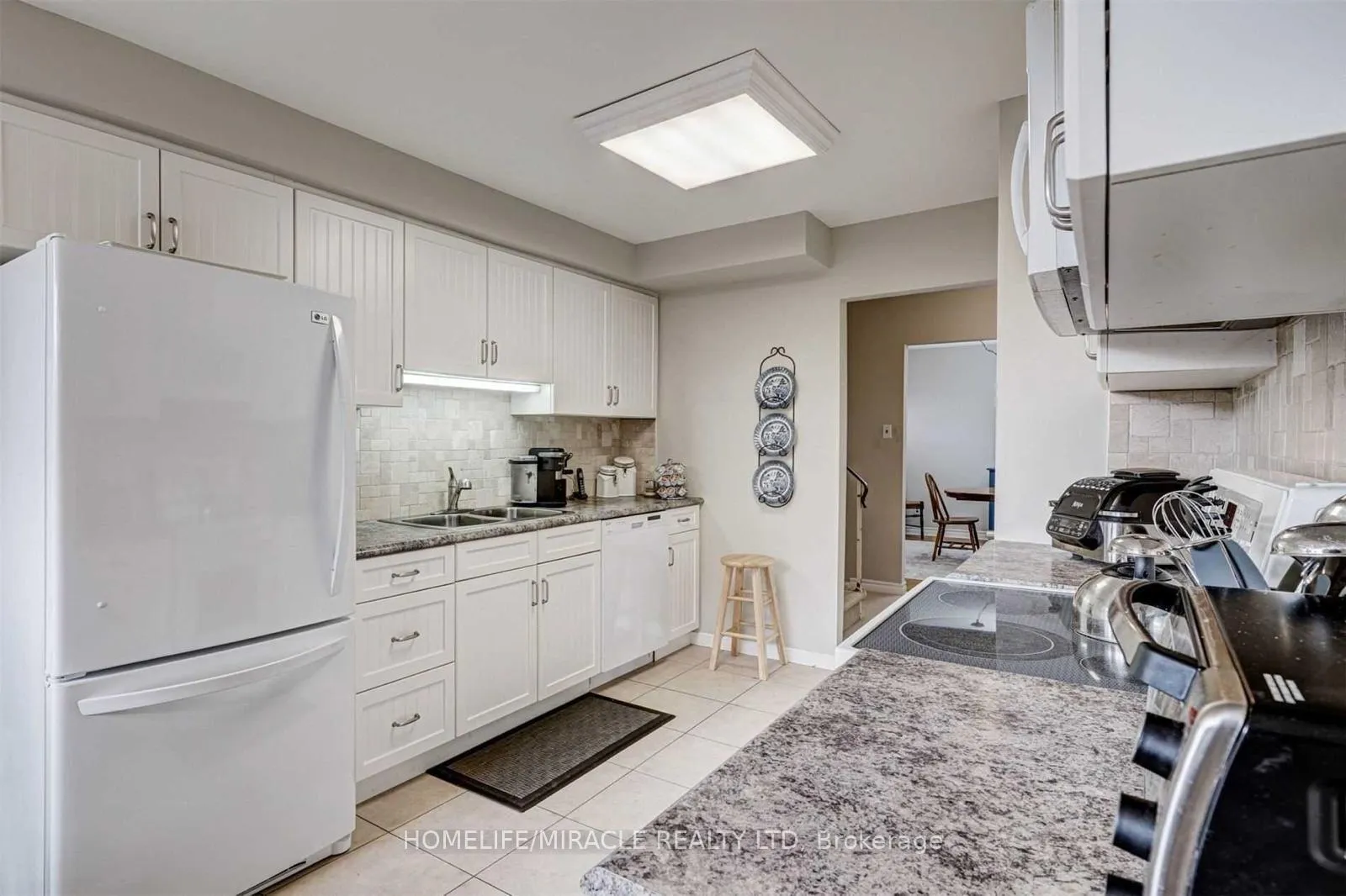 Photo 4 of 315 Mill Street, Brampton, Brampton South — HOMEH