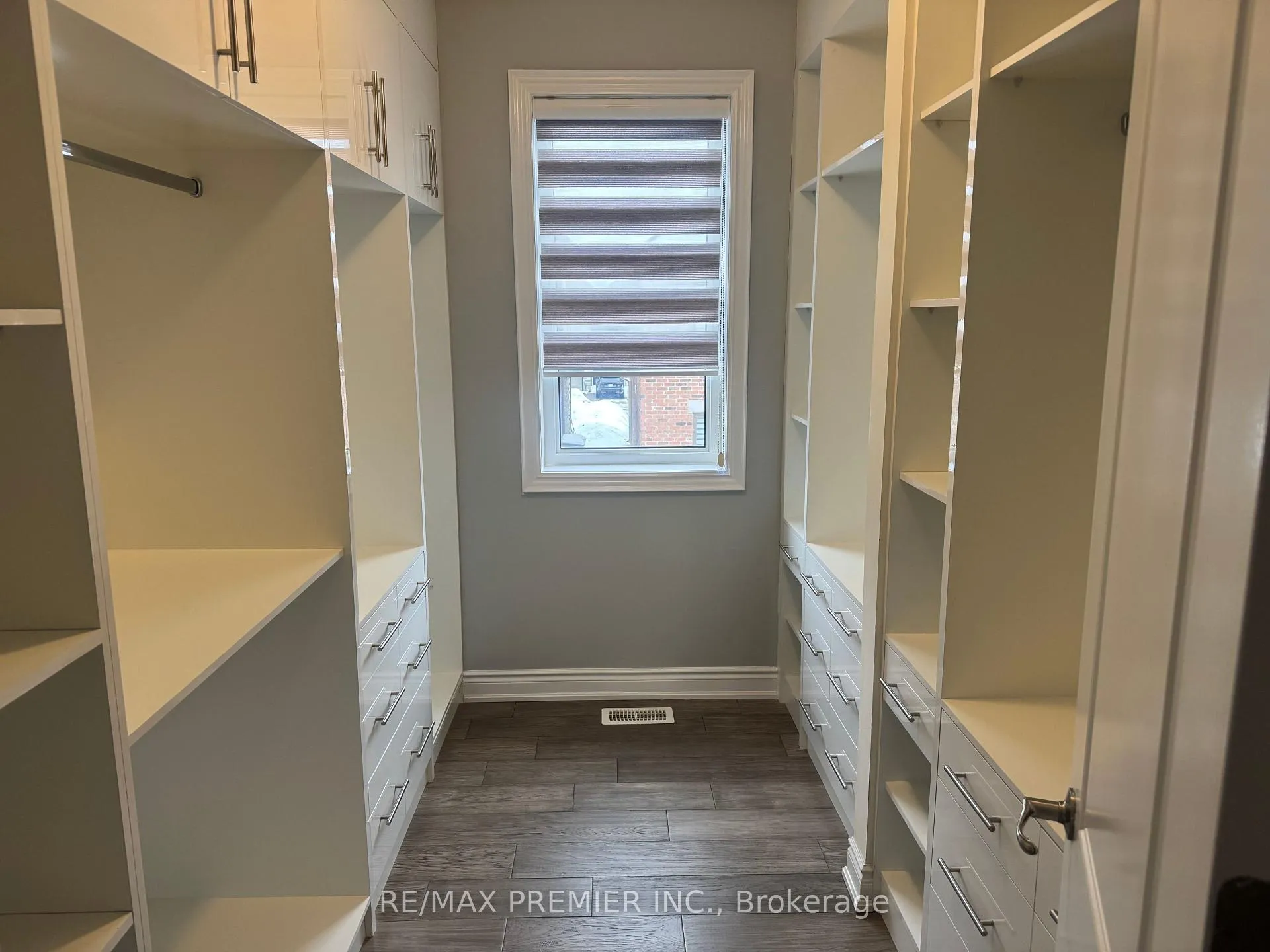 Photo 10 of 185 Faust Ridge, Vaughan, Kleinburg — HOMEH