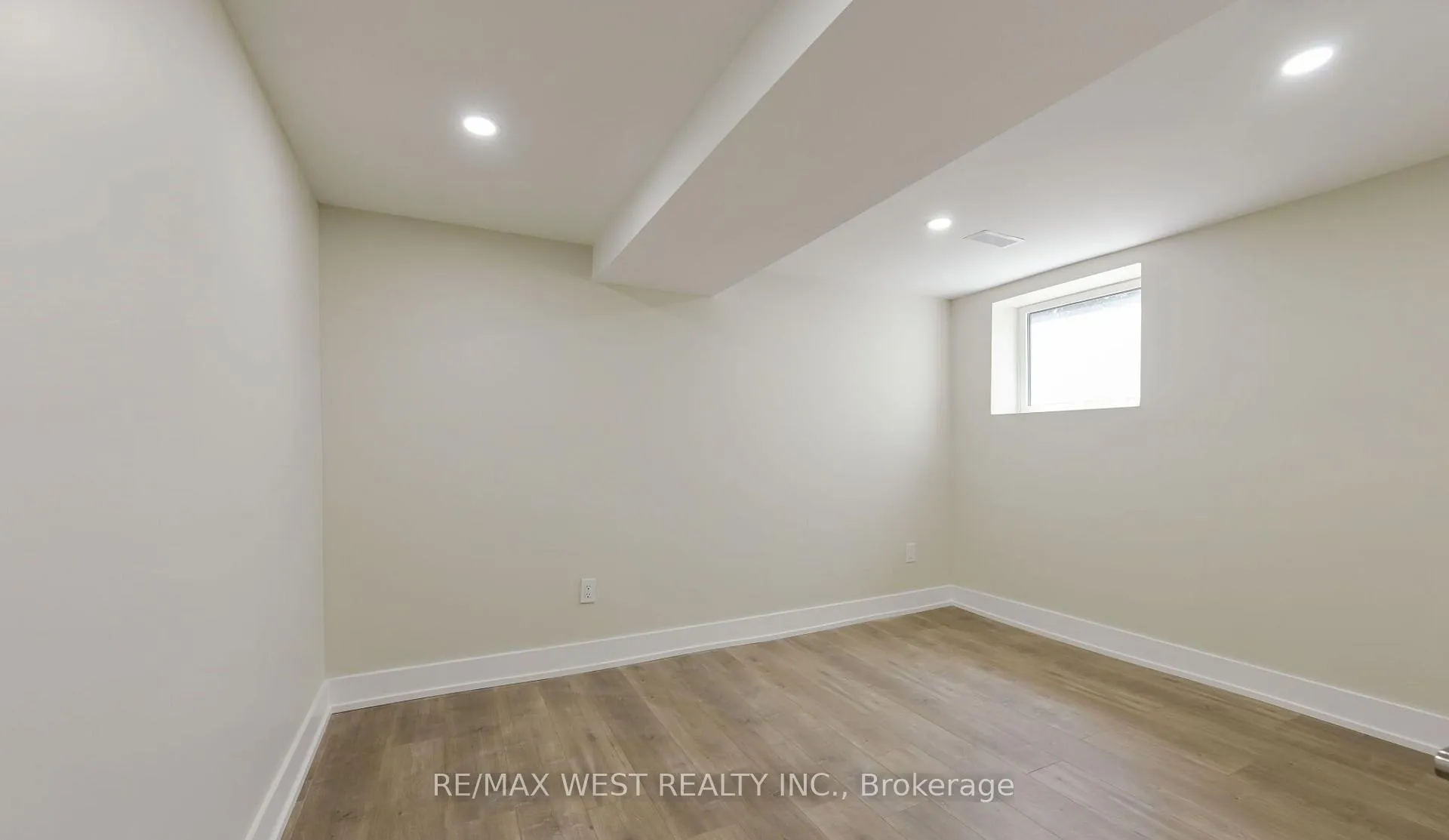 Photo 6 of Unit Basement, 15 Flavian Crescent, Brampton, Southgate — HOMEH