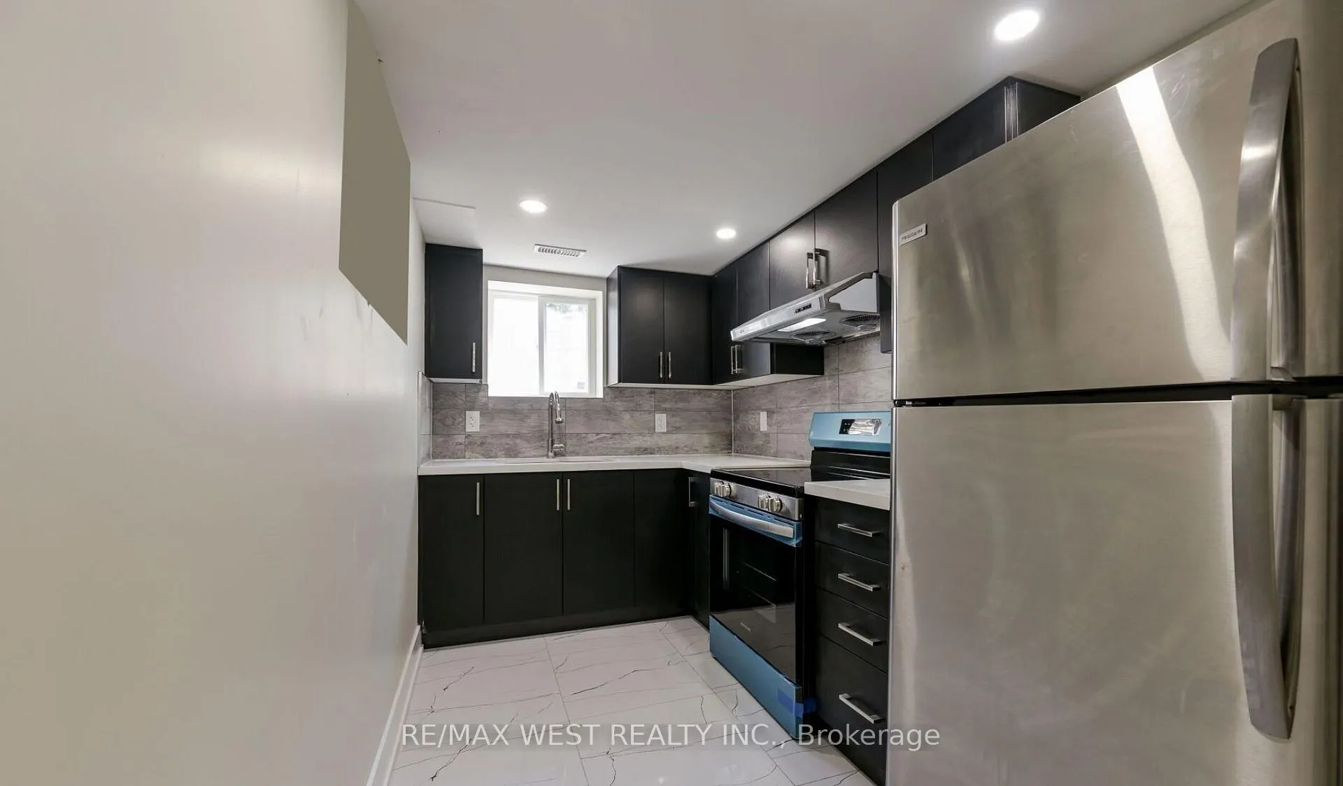 Photo 9 of Unit Basement, 15 Flavian Crescent, Brampton, Southgate — HOMEH