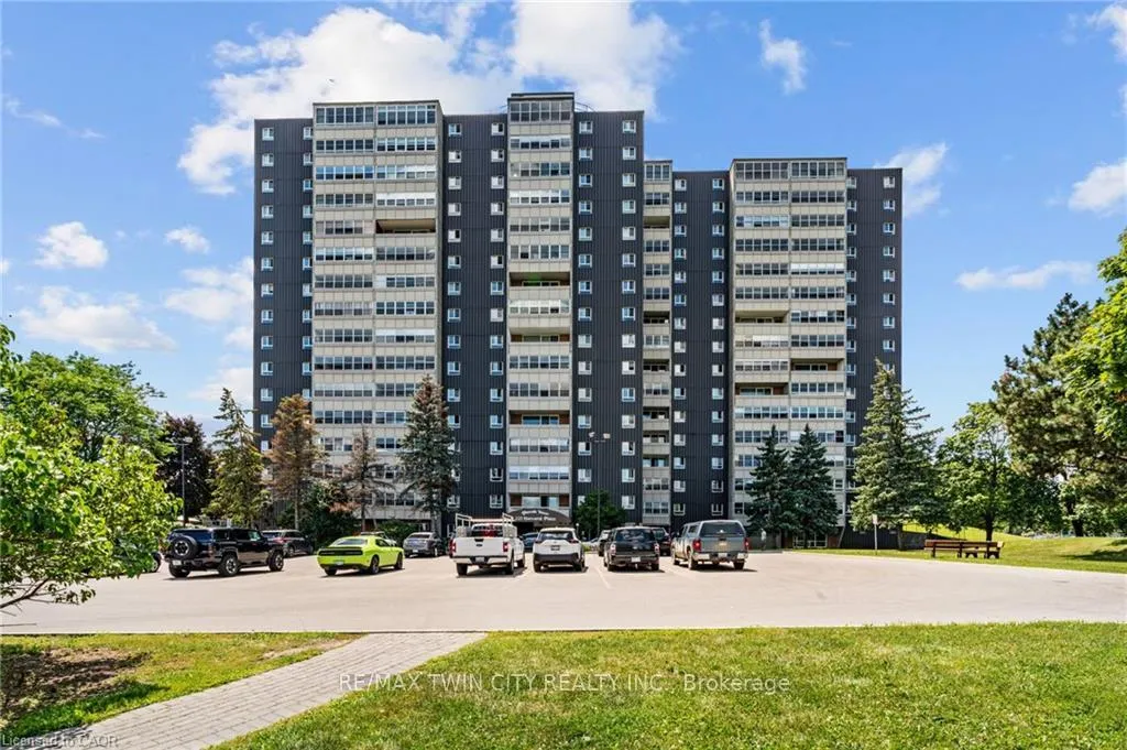 Photo 2 of 225 harvard Place E, Waterloo, Lincoln Heights — HOMEH