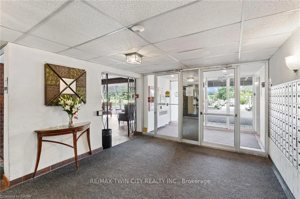 Photo 4 of 225 harvard Place E, Waterloo, Lincoln Heights — HOMEH