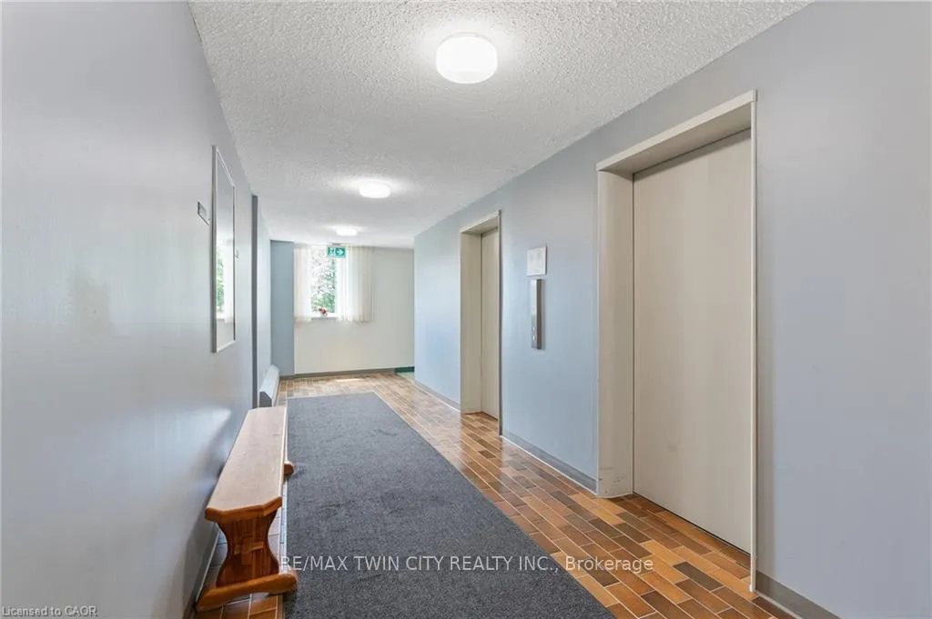 Photo 7 of 225 harvard Place E, Waterloo, Lincoln Heights — HOMEH