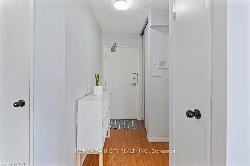 Photo 9 of 225 harvard Place E, Waterloo, Lincoln Heights — HOMEH