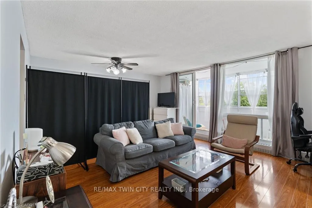 Photo 10 of 225 harvard Place E, Waterloo, Lincoln Heights — HOMEH