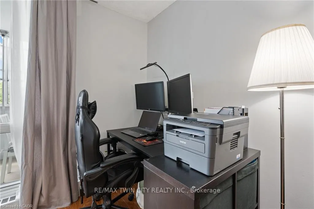 Photo 12 of 225 harvard Place E, Waterloo, Lincoln Heights — HOMEH