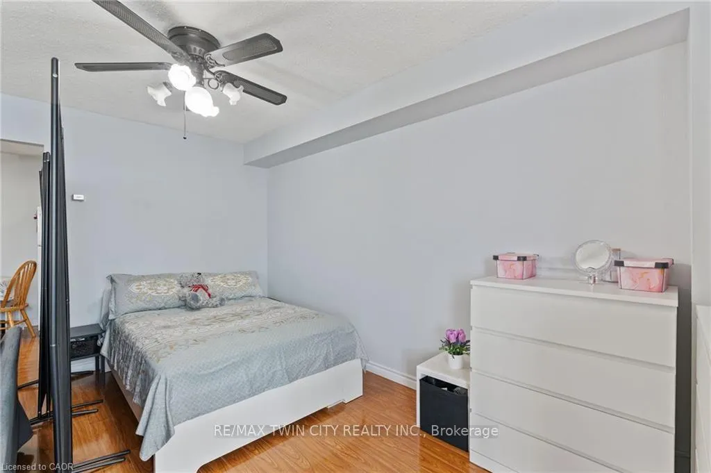 Photo 15 of 225 harvard Place E, Waterloo, Lincoln Heights — HOMEH