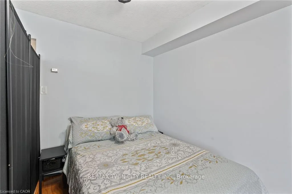 Photo 16 of 225 harvard Place E, Waterloo, Lincoln Heights — HOMEH