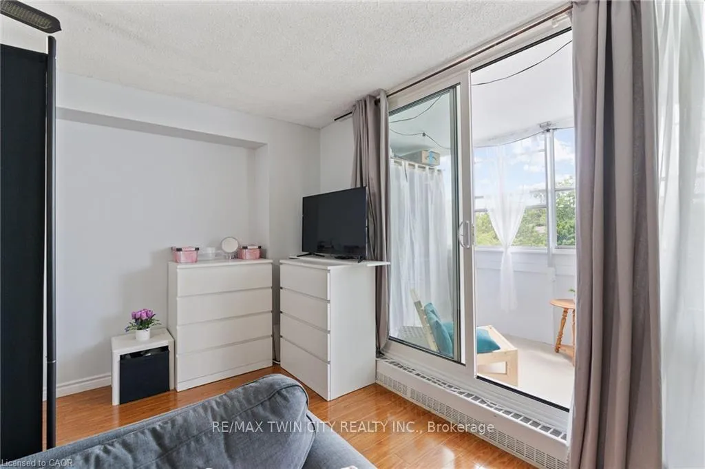 Photo 17 of 225 harvard Place E, Waterloo, Lincoln Heights — HOMEH