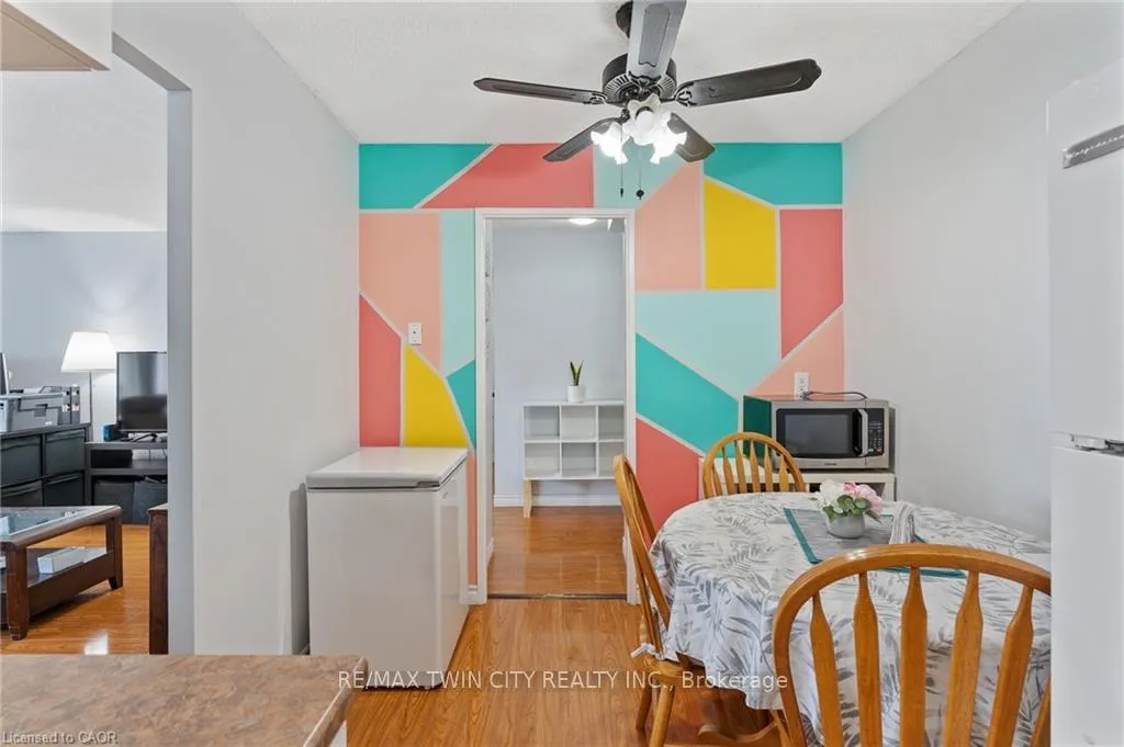 Photo 23 of 225 harvard Place E, Waterloo, Lincoln Heights — HOMEH